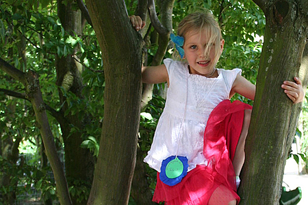 Mädchen im Baum
